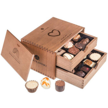 Cutie din lemn cu praline din ciocolată Chocolaterie Valentine