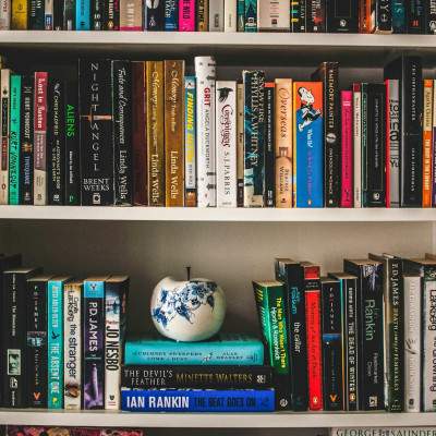 Cadouri pentru cititori: De la cărți rare la experiențe literare