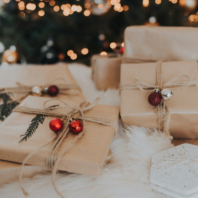 Secret Santa: Idei pentru toate tipurile de colegi (buget 30–100 lei)