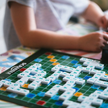 Cadouri educative vs divertisment: cum alegi pentru copii